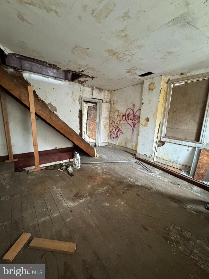111 Vine St Property Photo 3