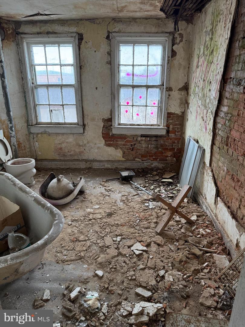 111 Vine St Property Photo 4