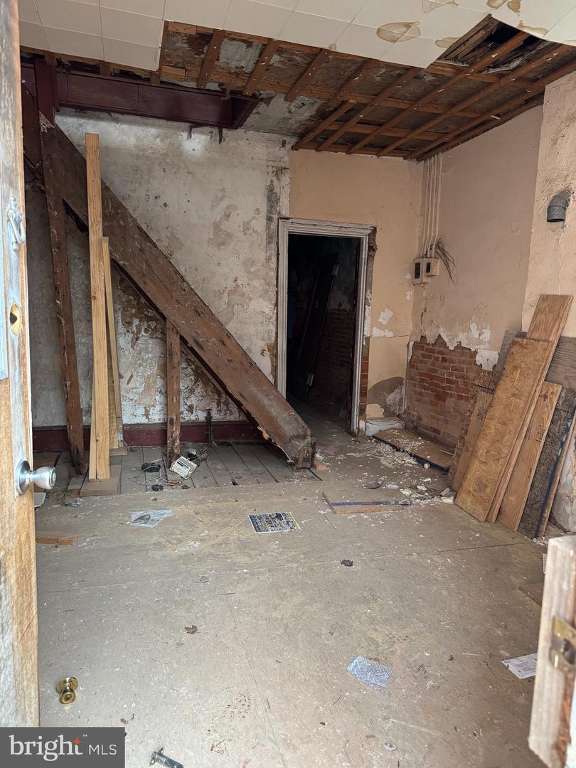 111 Vine St Property Photo 6