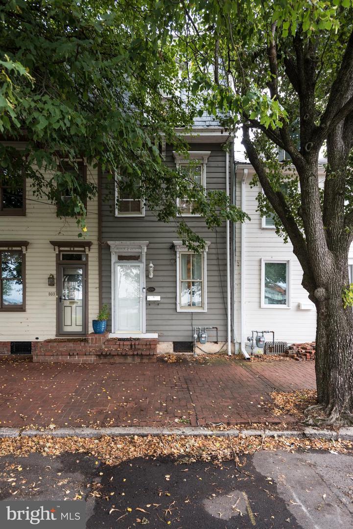 809 1/2 S. Front Property Photo 111