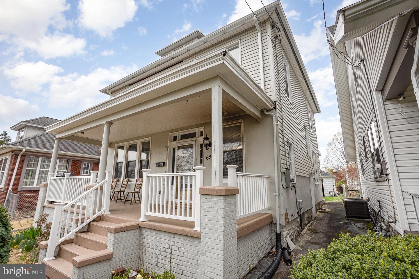 629 Pine St Property Photo 4