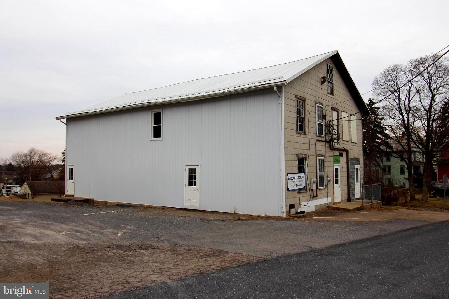 32 S Buttonwood St Property Photo 4