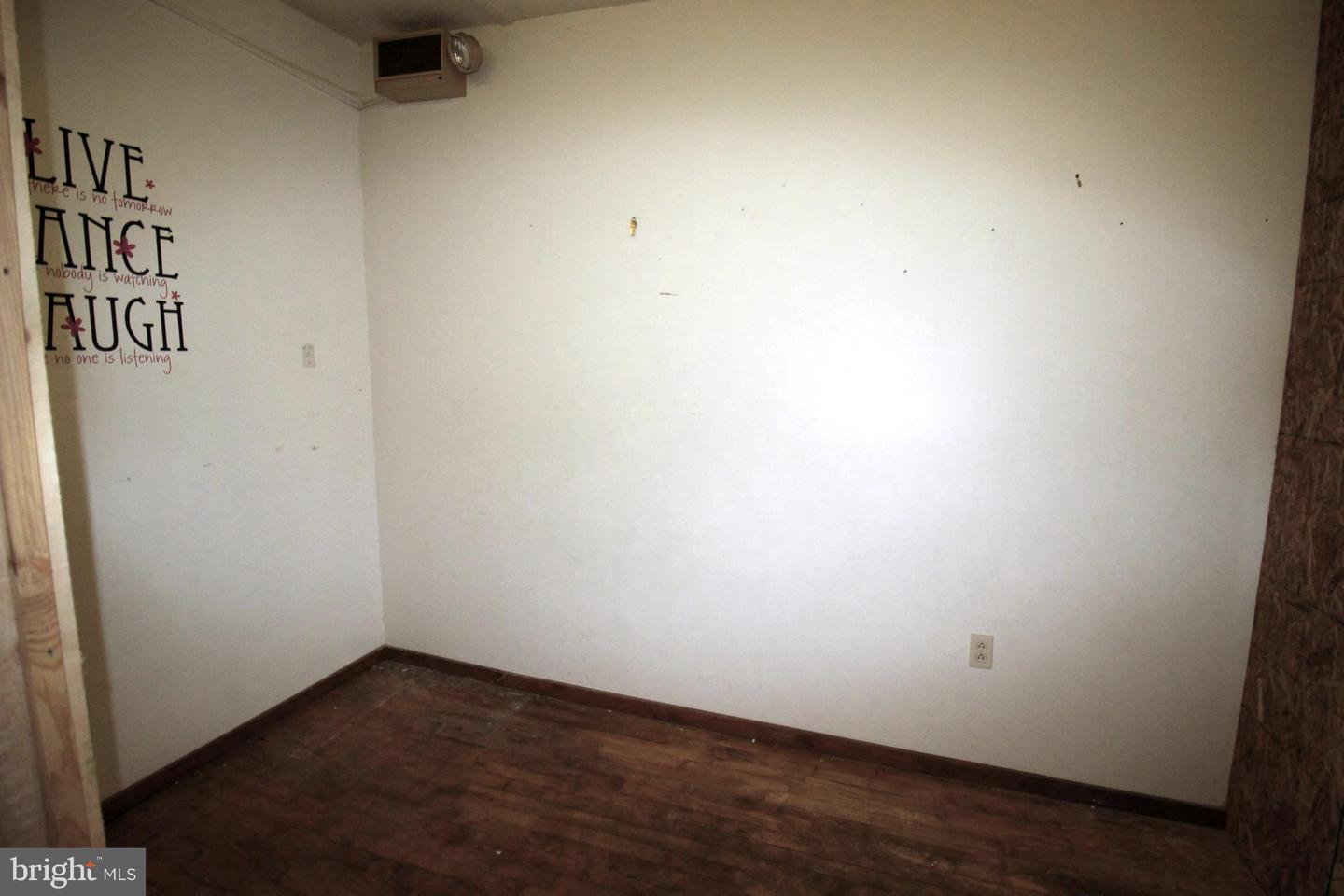 32 S Buttonwood St Property Photo 7