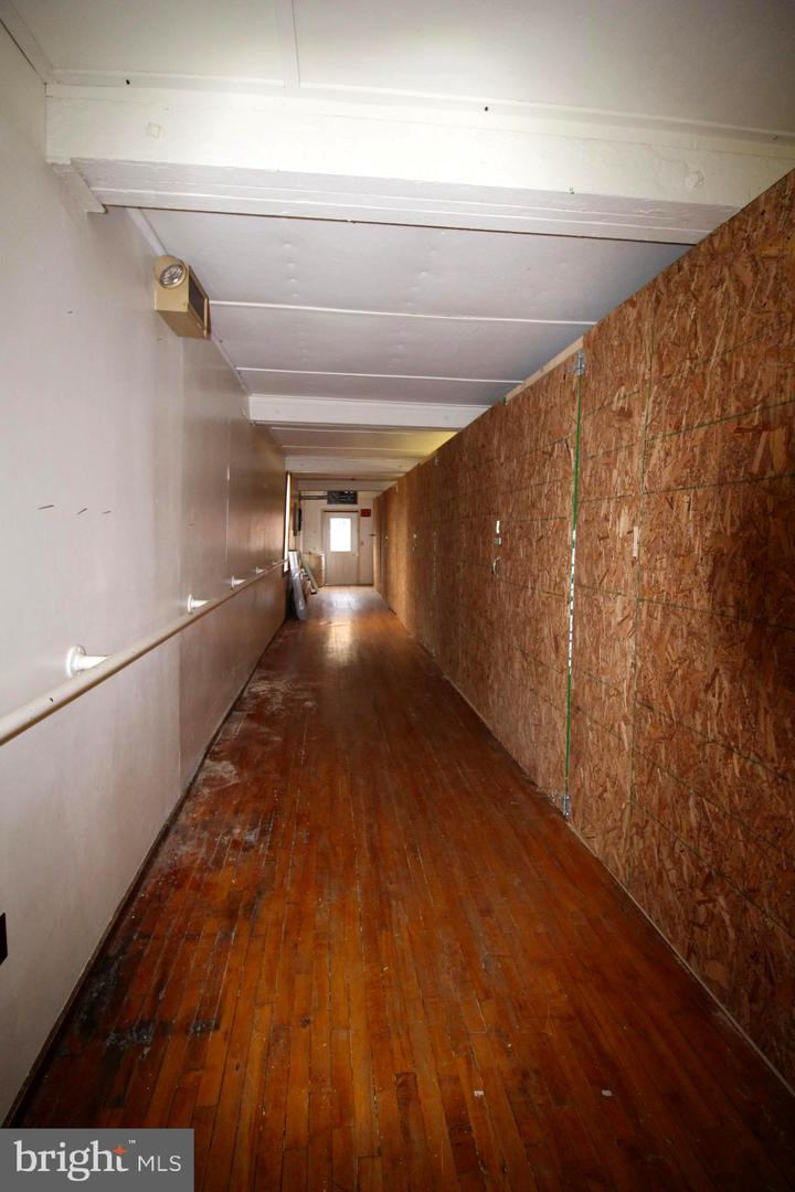 32 S Buttonwood St Property Photo 8