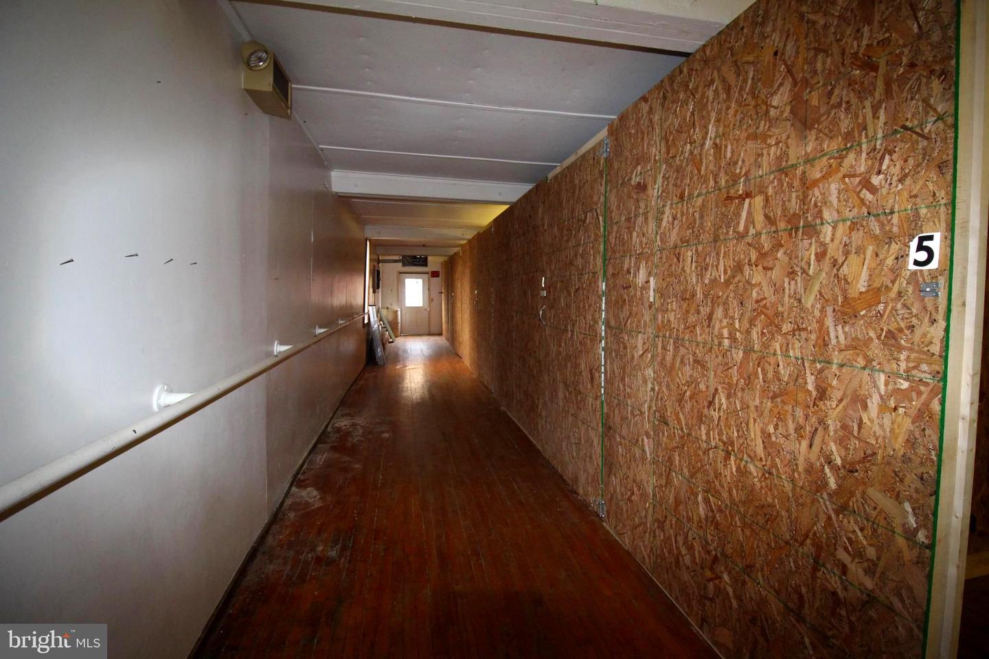 32 S Buttonwood St Property Photo 9
