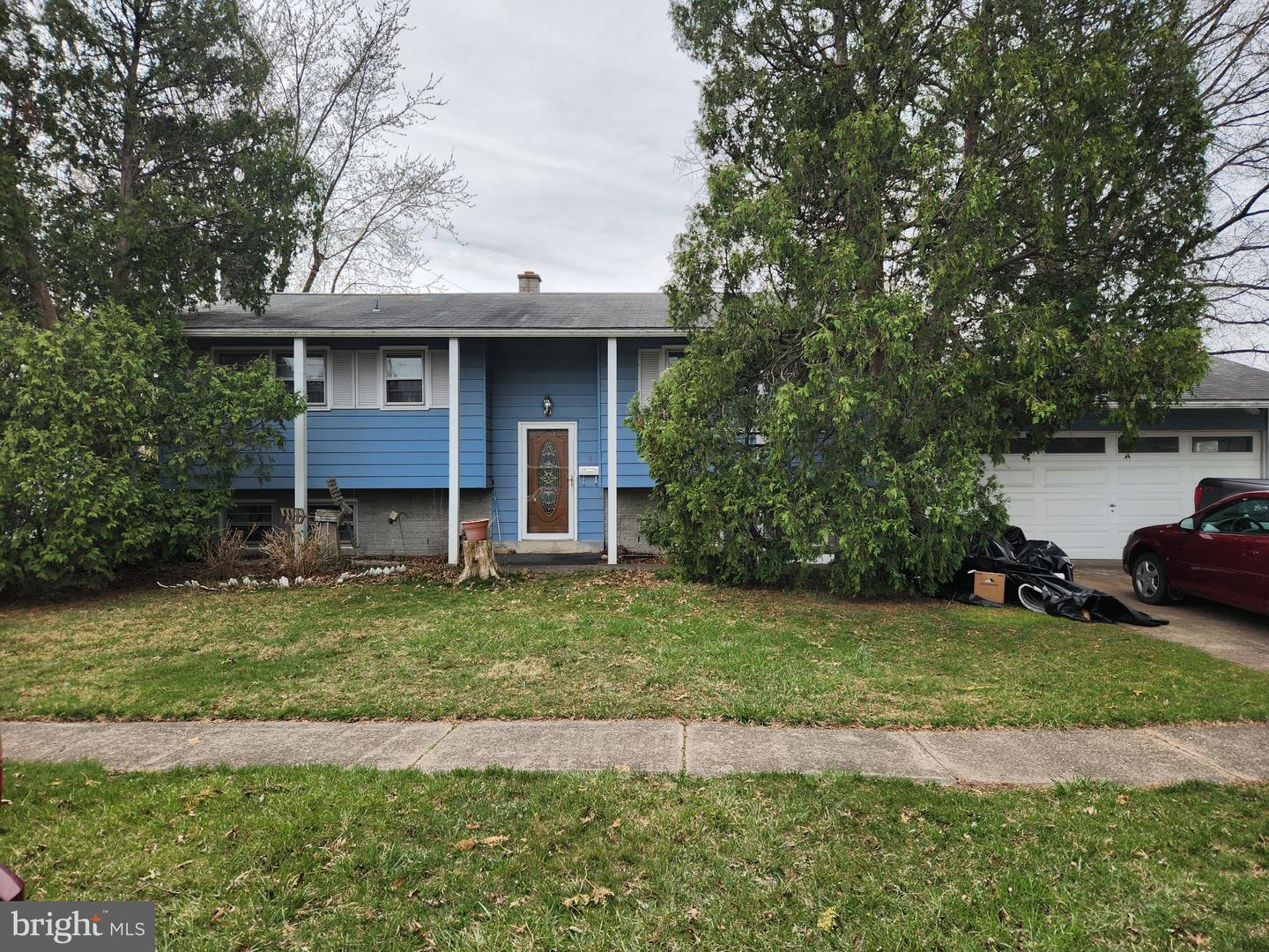 8 Heathglen Rd Property Photo 1