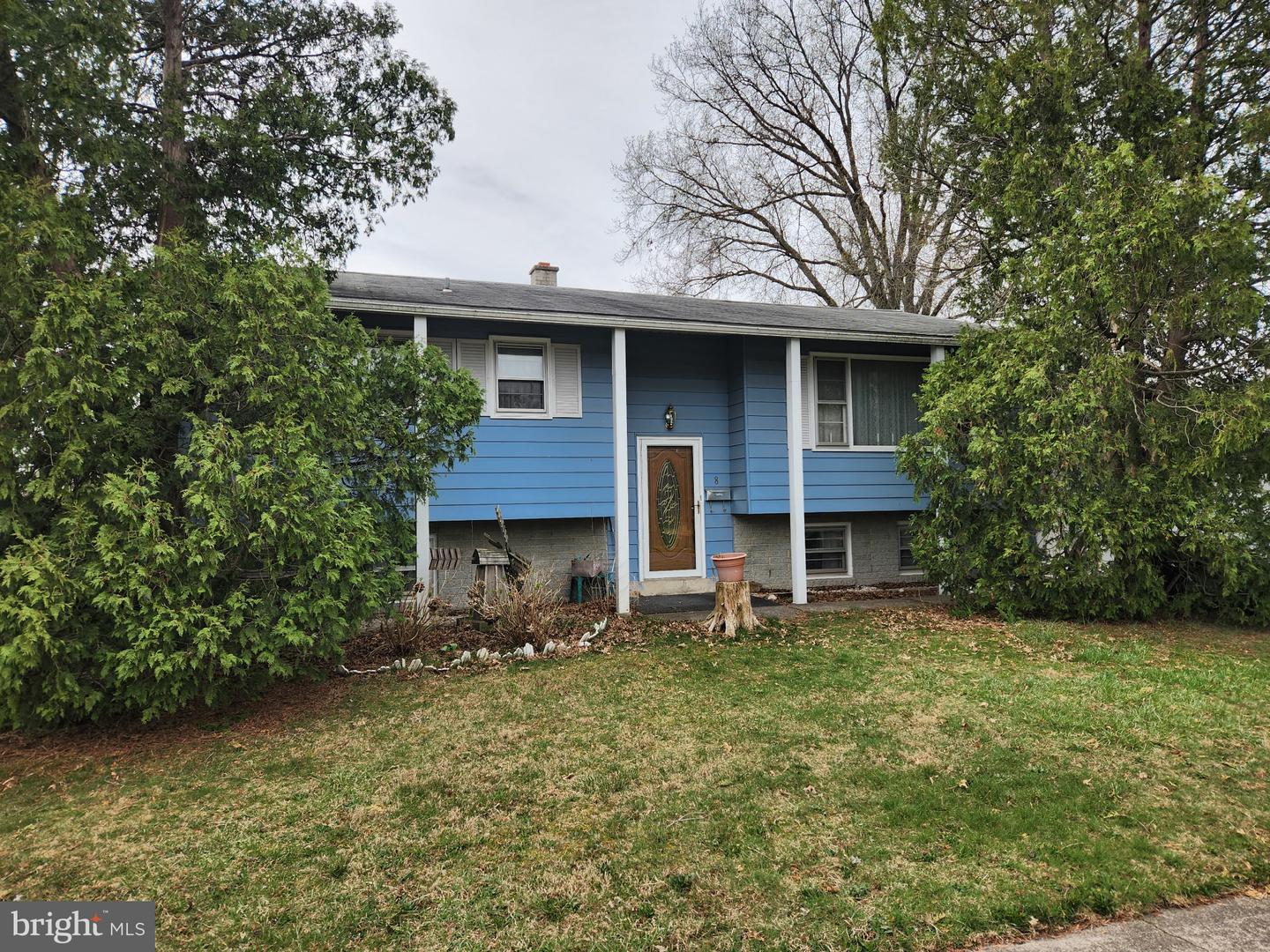 8 Heathglen Rd Property Photo 2