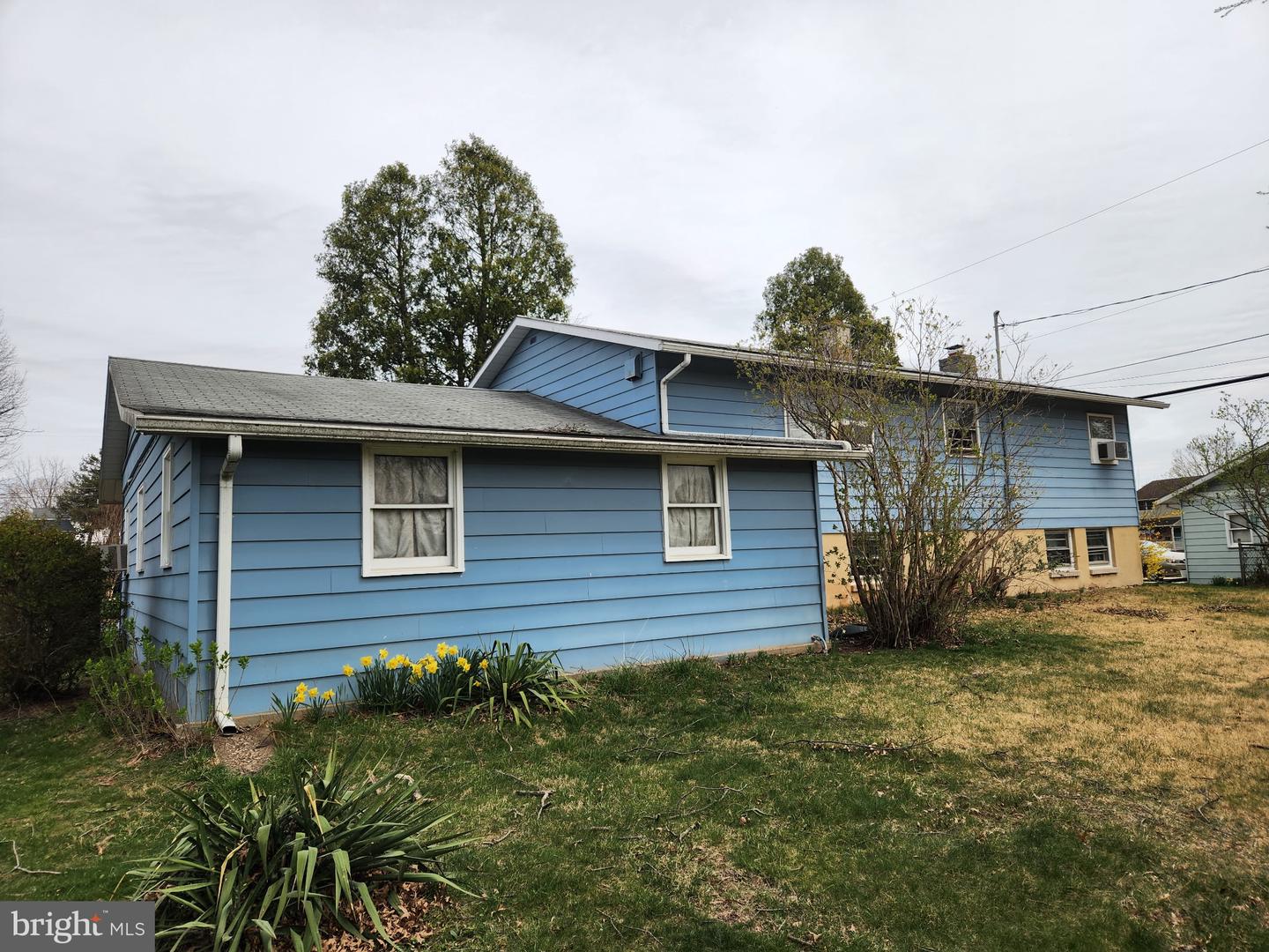 8 Heathglen Rd Property Photo 3