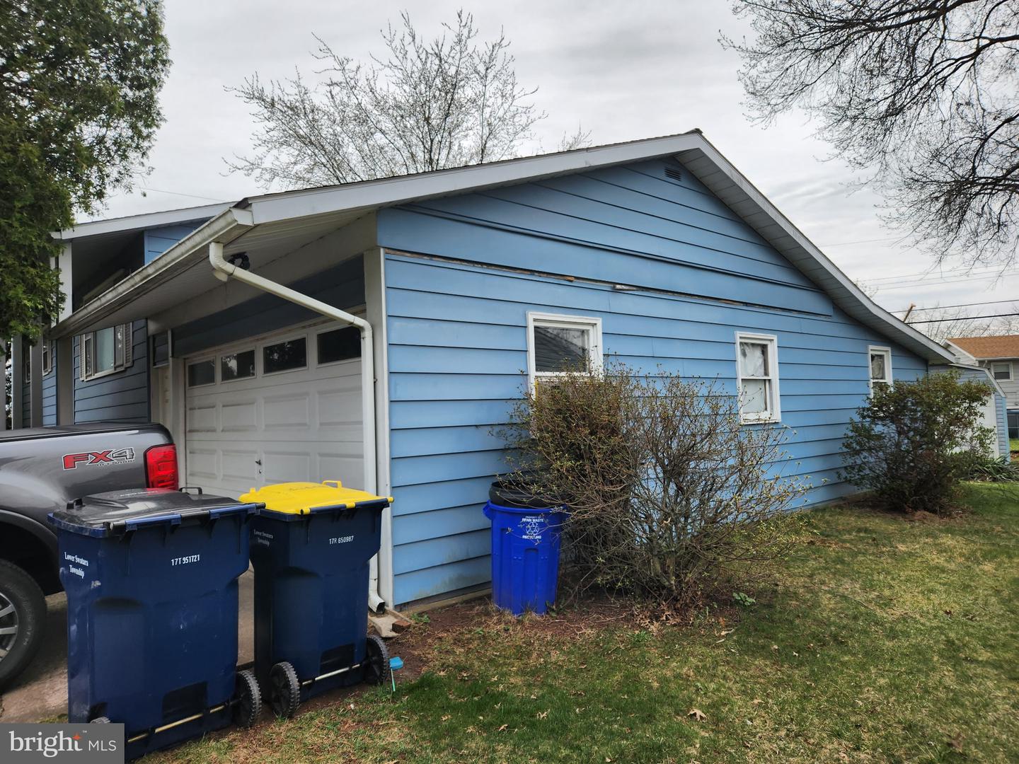 8 Heathglen Rd Property Photo 4