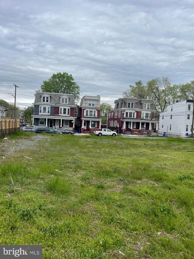 531 Seneca St Property Photo