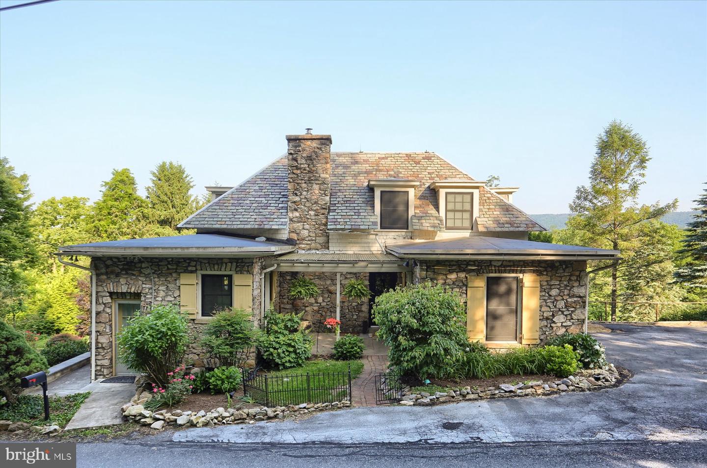 7 Hillside Rd Property Photo 1
