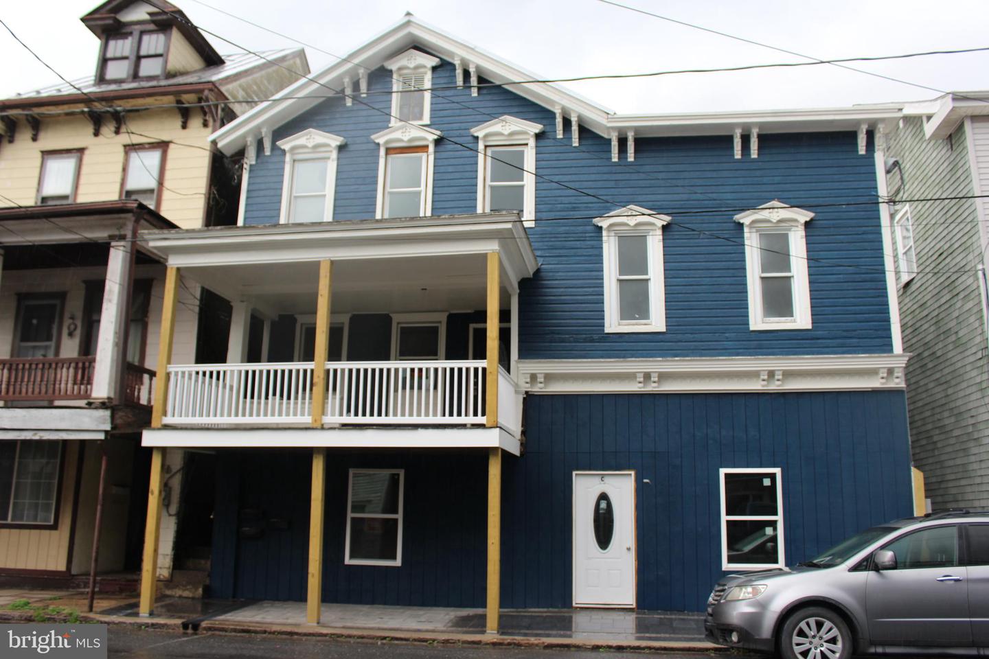 111 E MARKET ST Property Photo 1