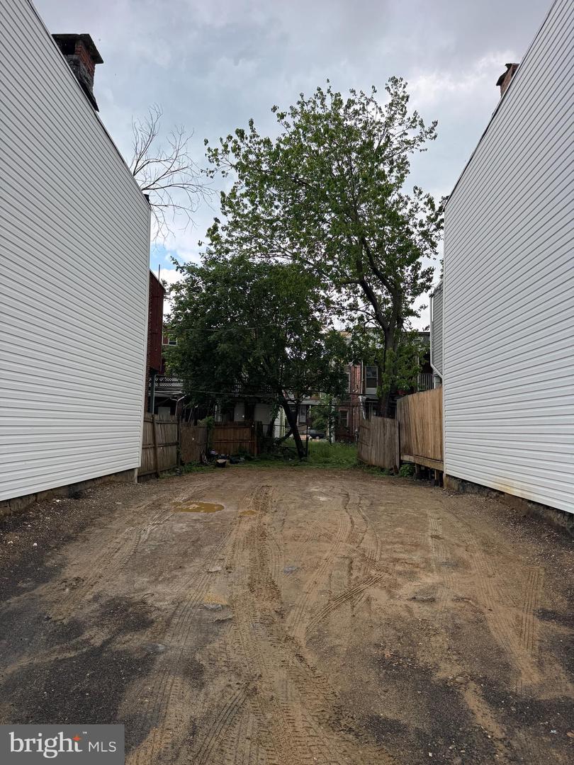 1604 ZARKER ST Property Photo 1