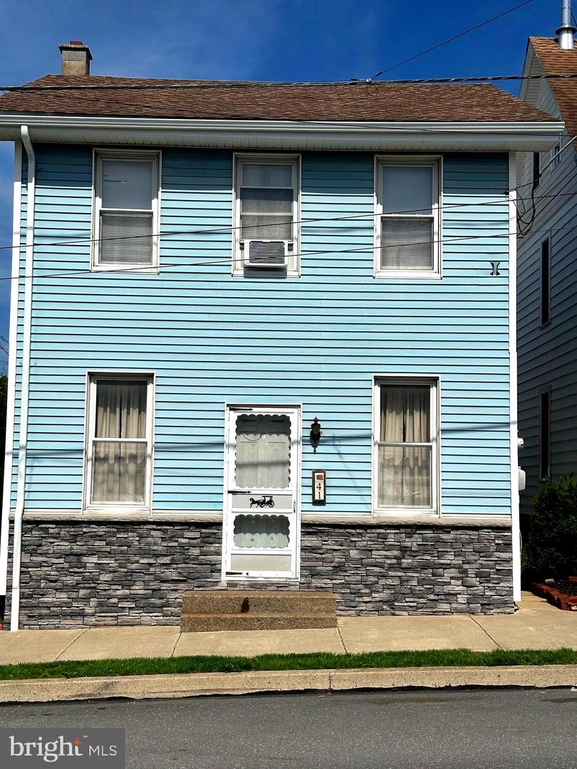 41 N Market St Property Photo 1