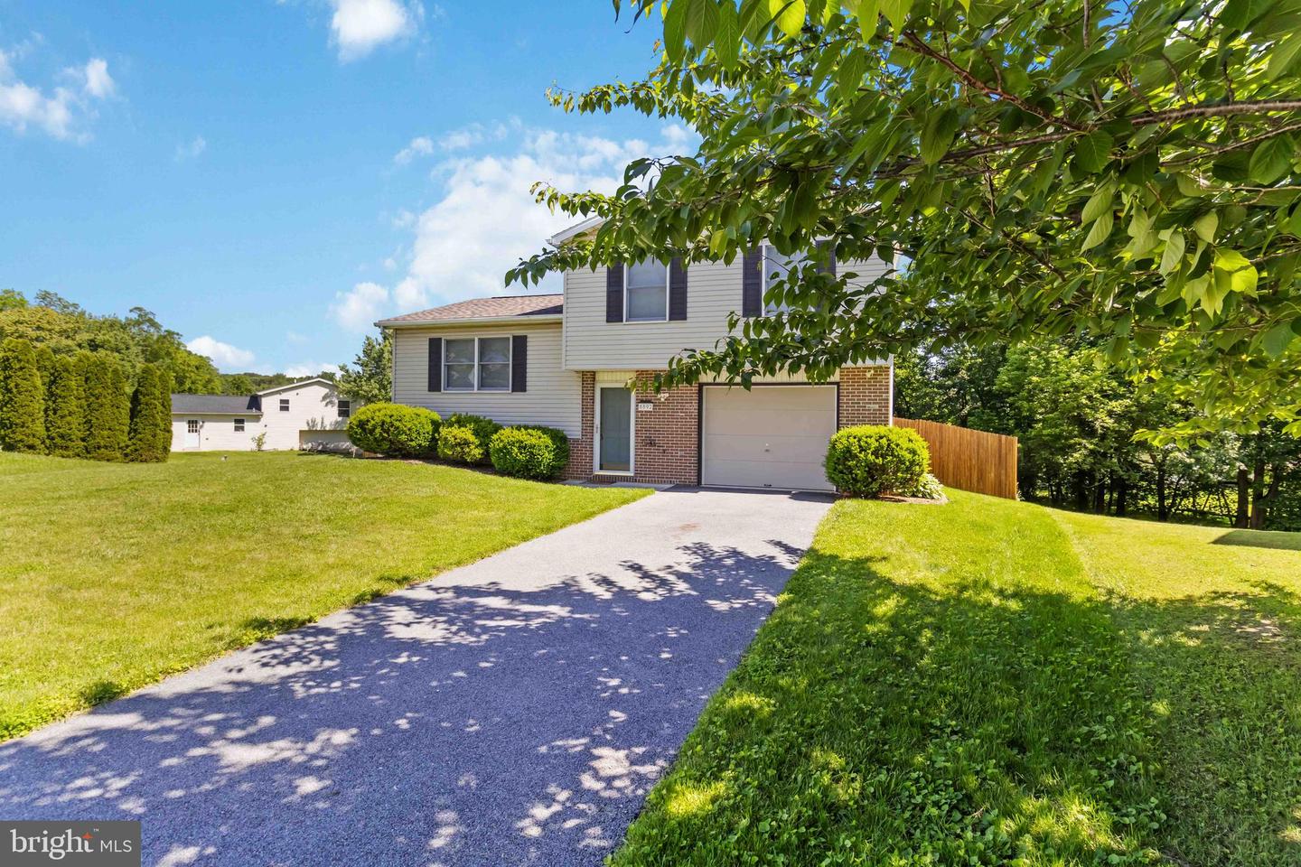 8892 Mckinley Ct Property Photo 3