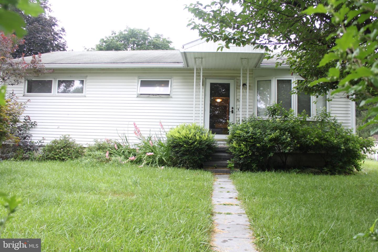 176 Florence Dr Property Photo 1
