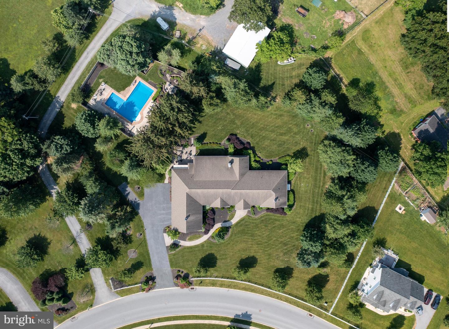 7050 Creek Crossing Dr Property Photo 4