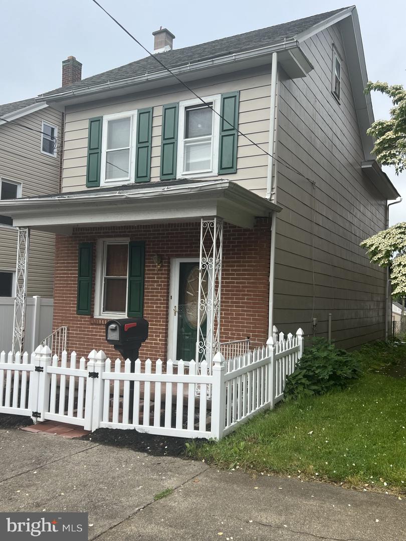 144 East St Property Photo 1