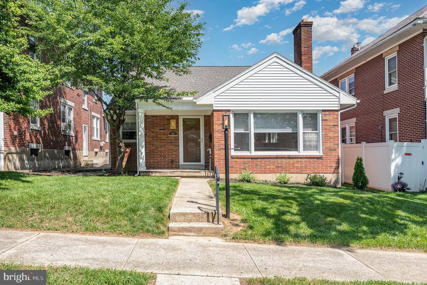 69 W Areba Ave Property Photo 1