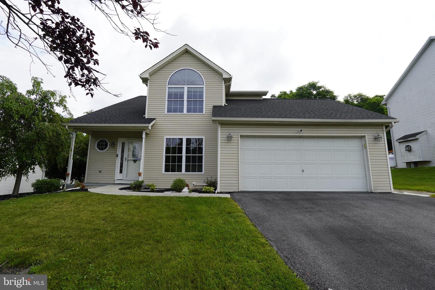 1861 Pebble Ct Property Photo 1