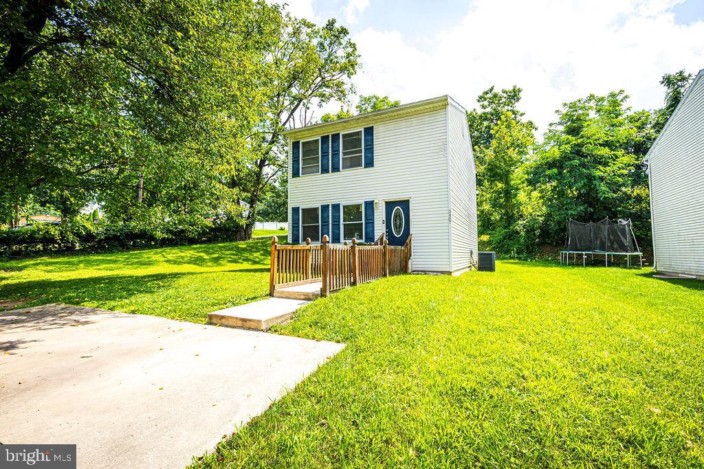 2407 Brown St Property Photo 2