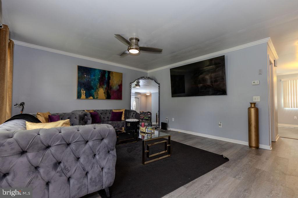 2407 Brown St Property Photo 6