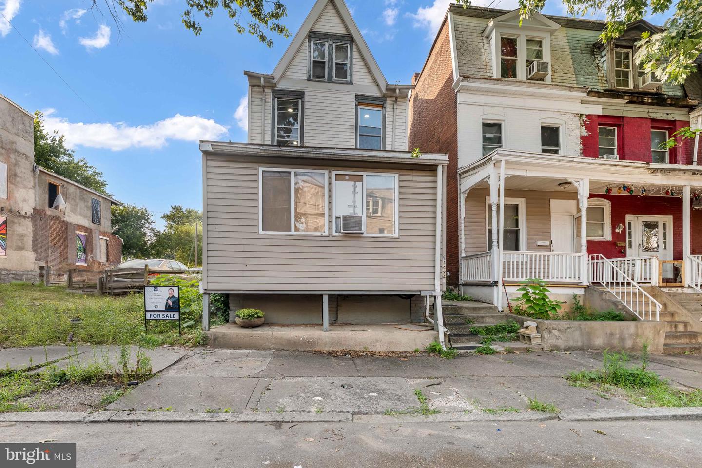 1424 Berryhill St Property Photo 1