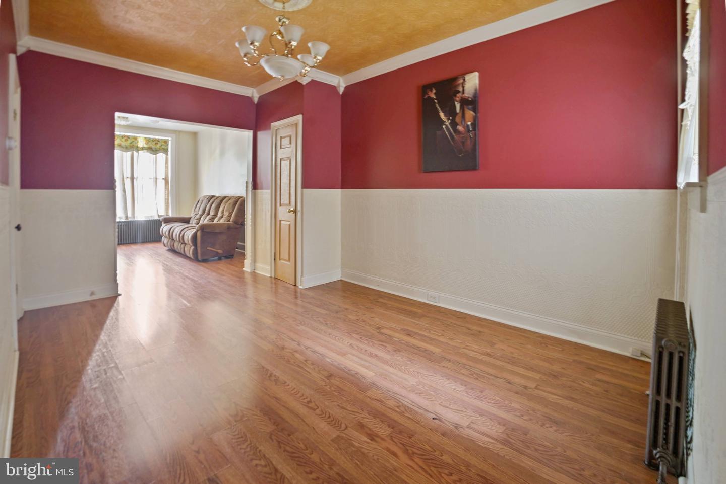 1527-1/2 Derry St Property Photo 2