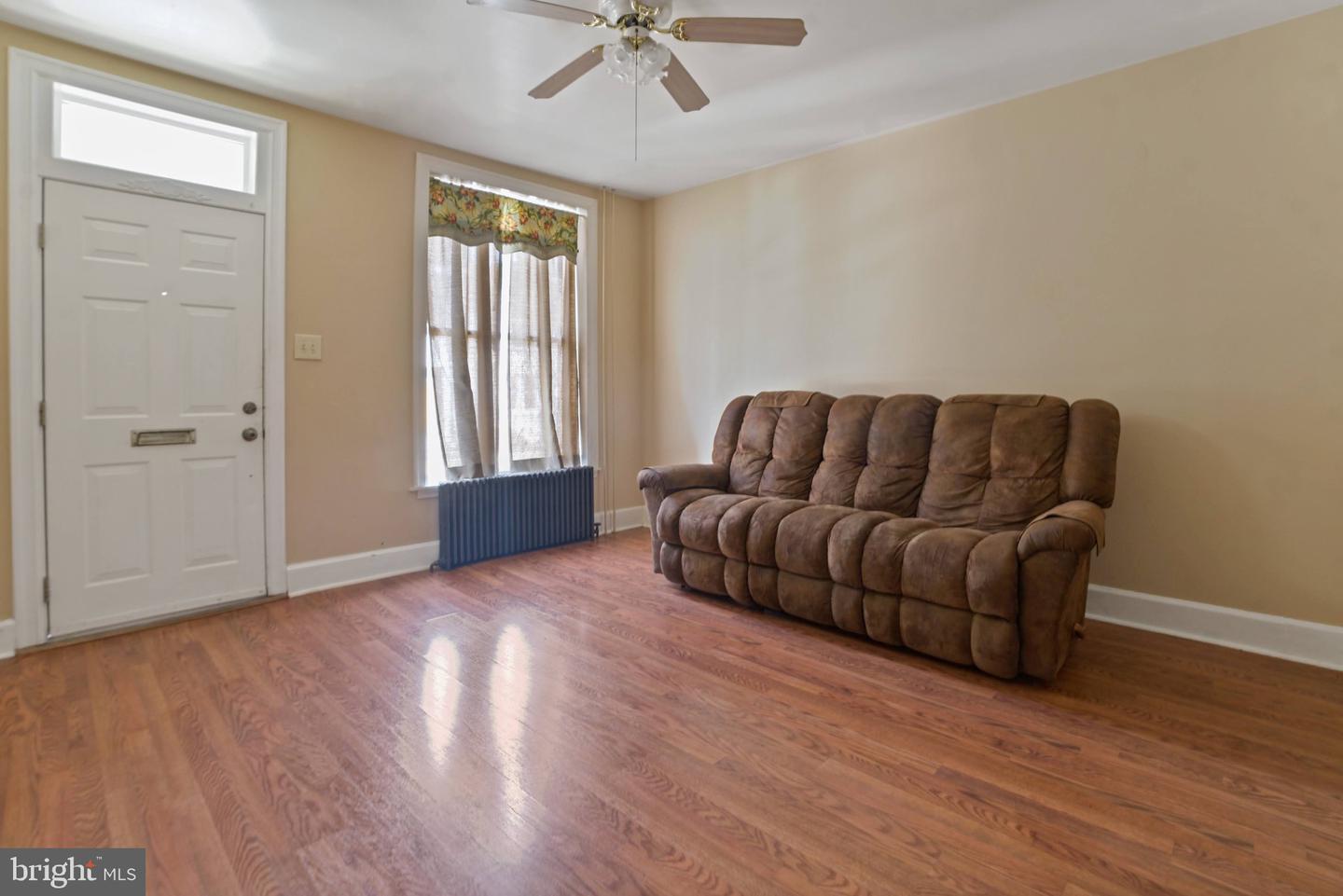 1527-1/2 Derry St Property Photo 4