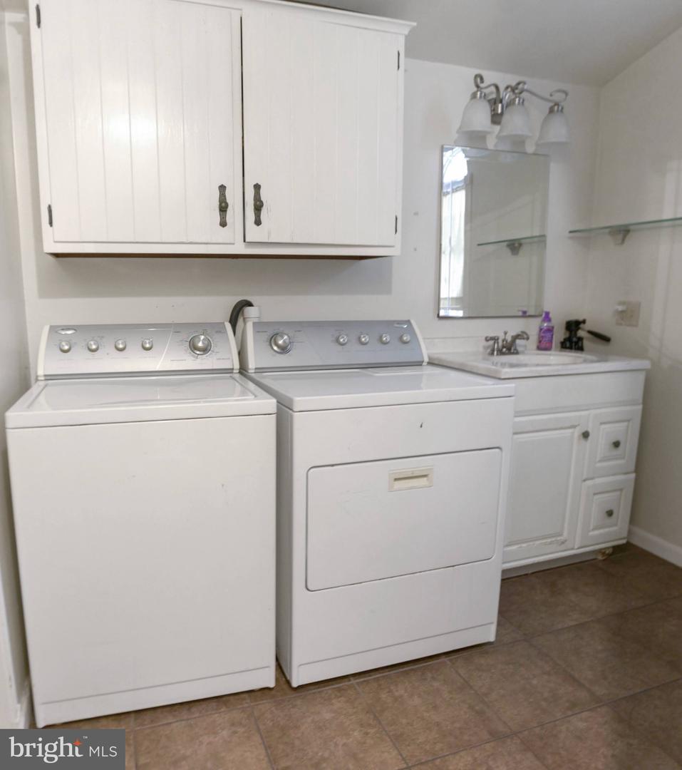 1527-1/2 Derry St Property Photo 6