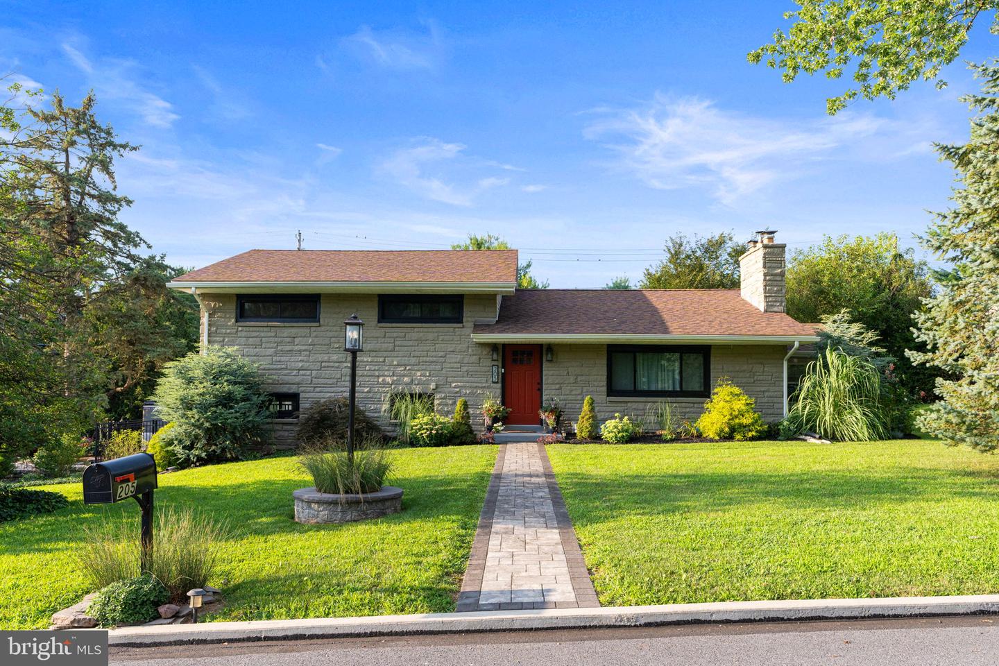 205 E GLENN RD