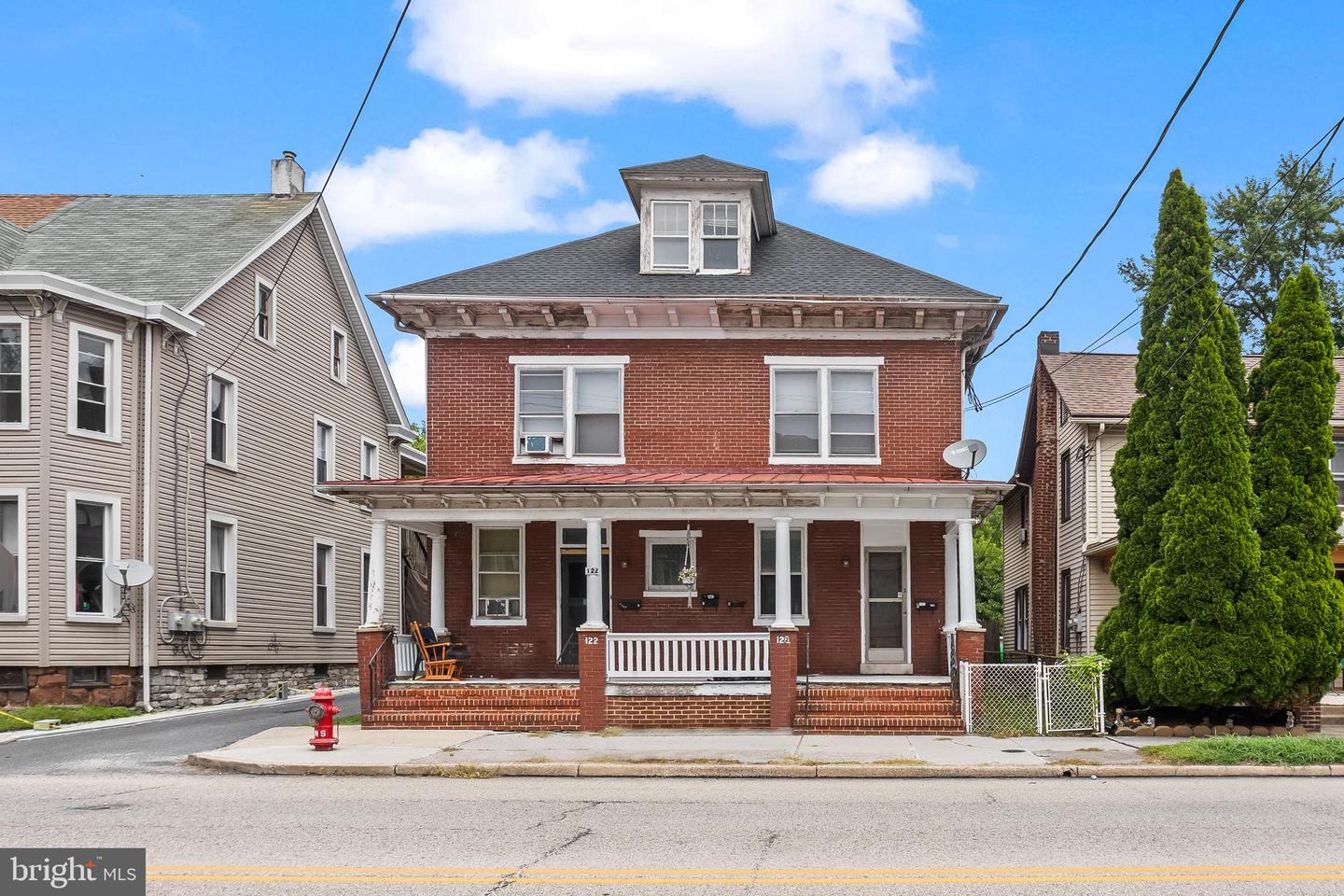 122 2ND ST