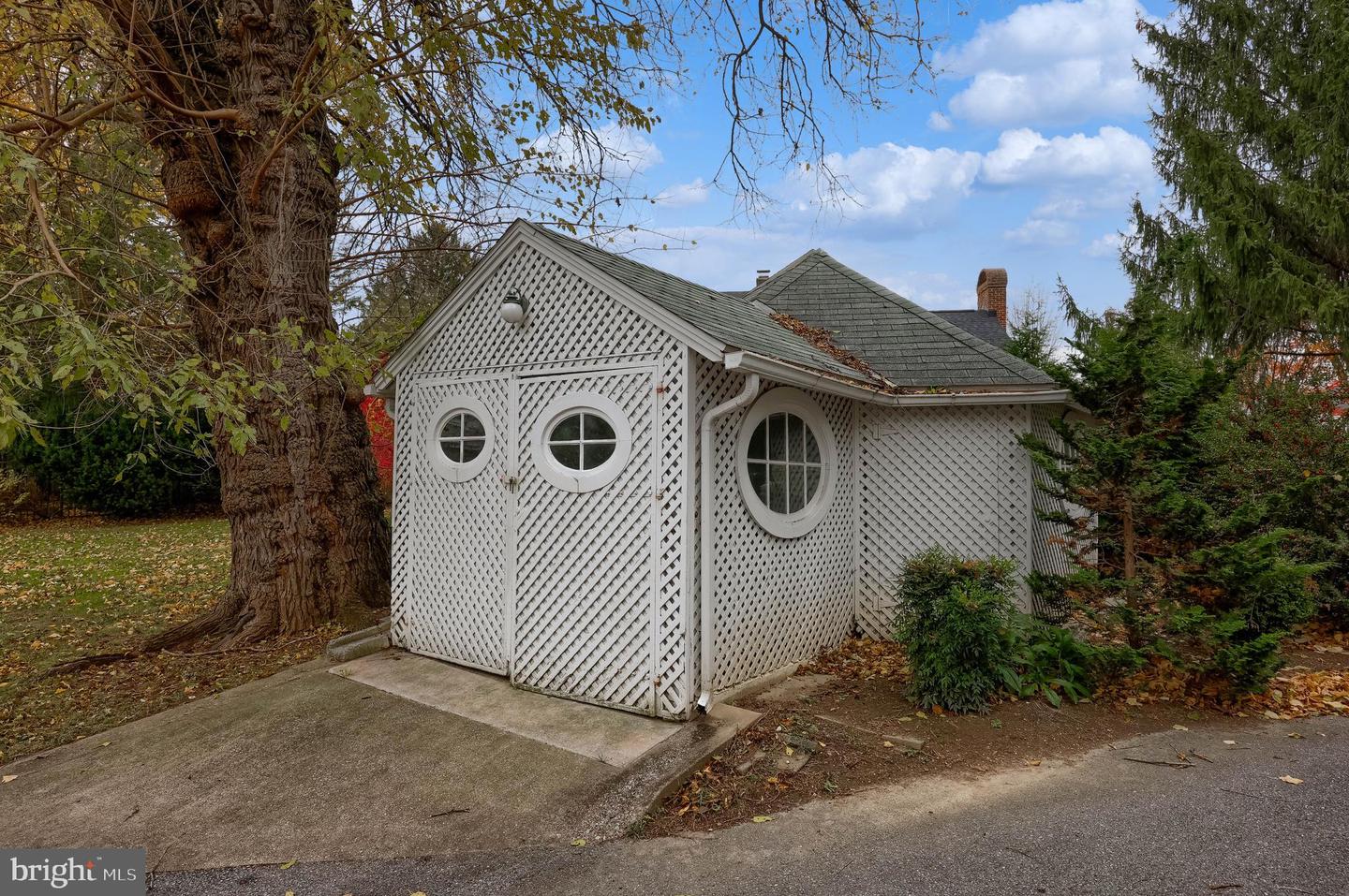 226 E Caracas Ave Property Photo 51