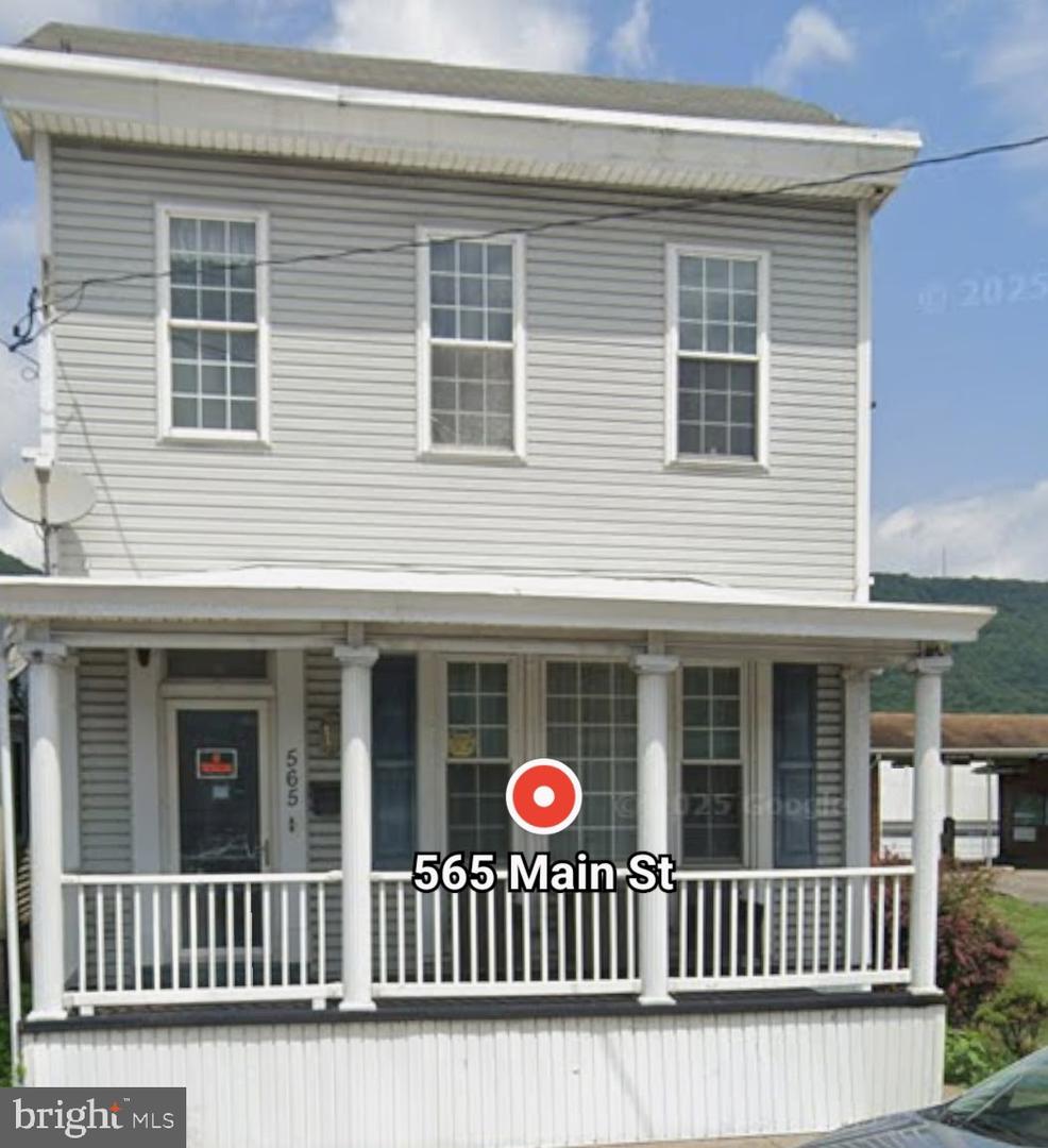 565 Main St Property Photo 1