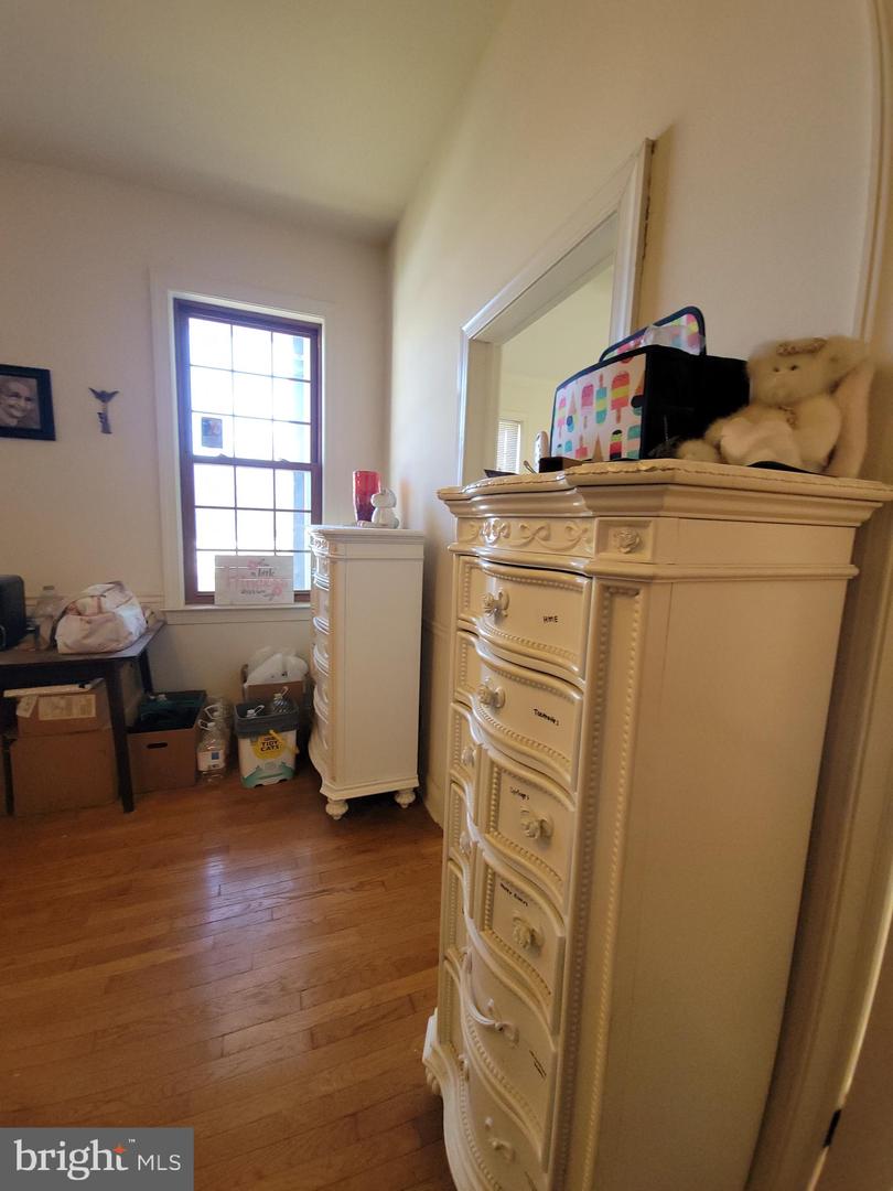 565 Main St Property Photo 6