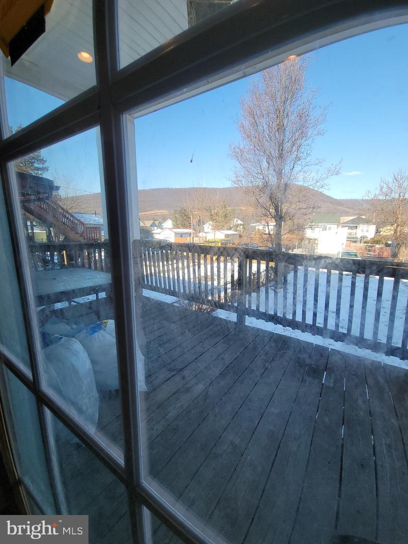 565 Main St Property Photo 10