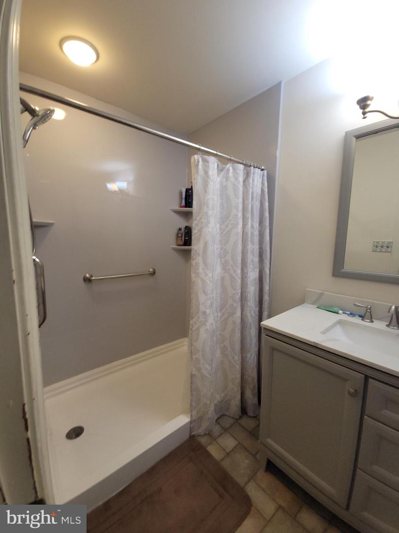 565 Main St Property Photo 12