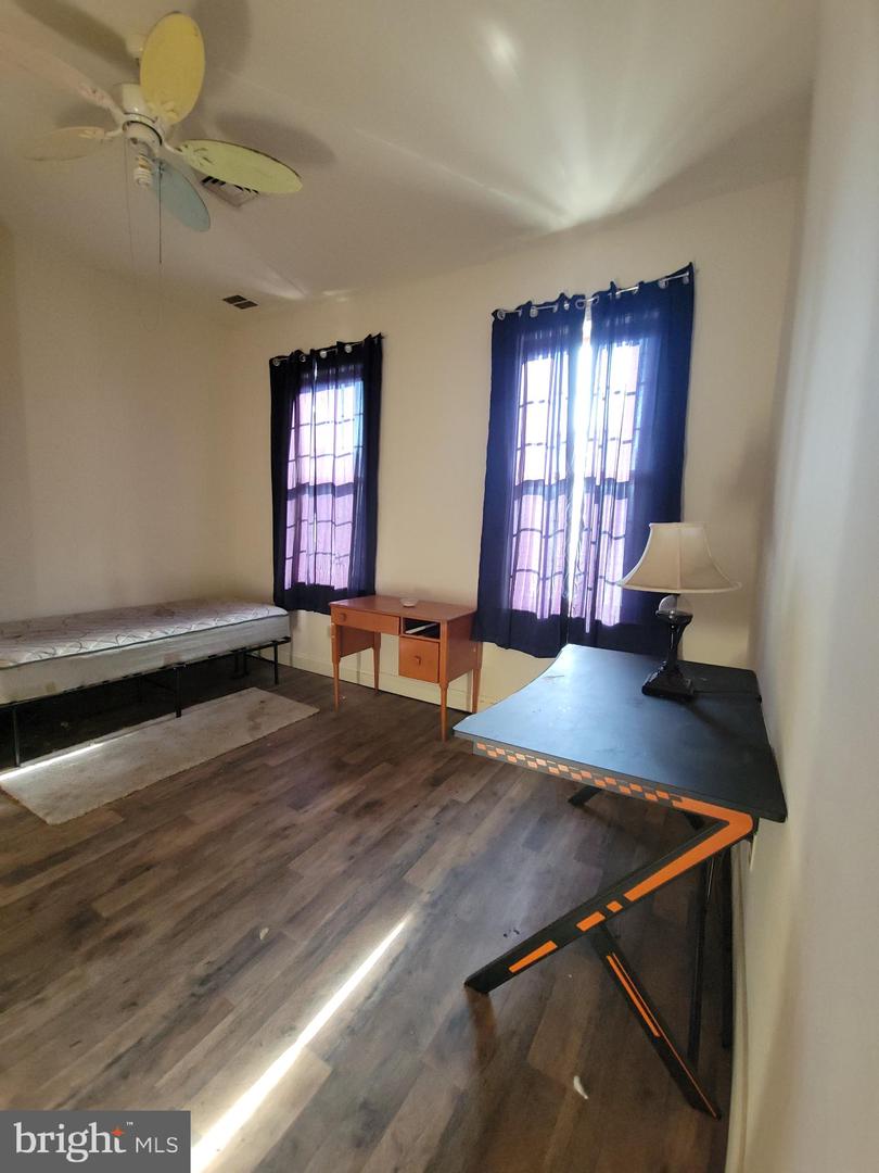 565 Main St Property Photo 16