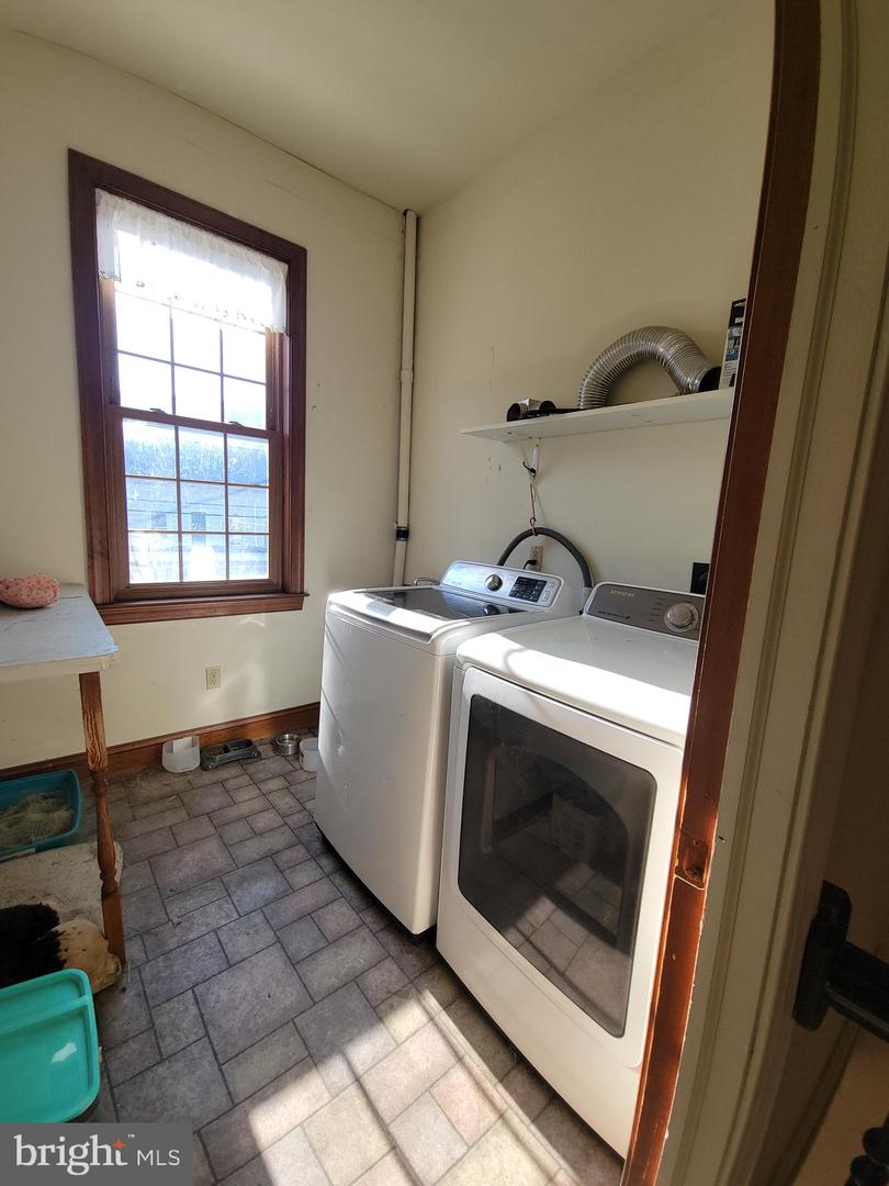 565 Main St Property Photo 17