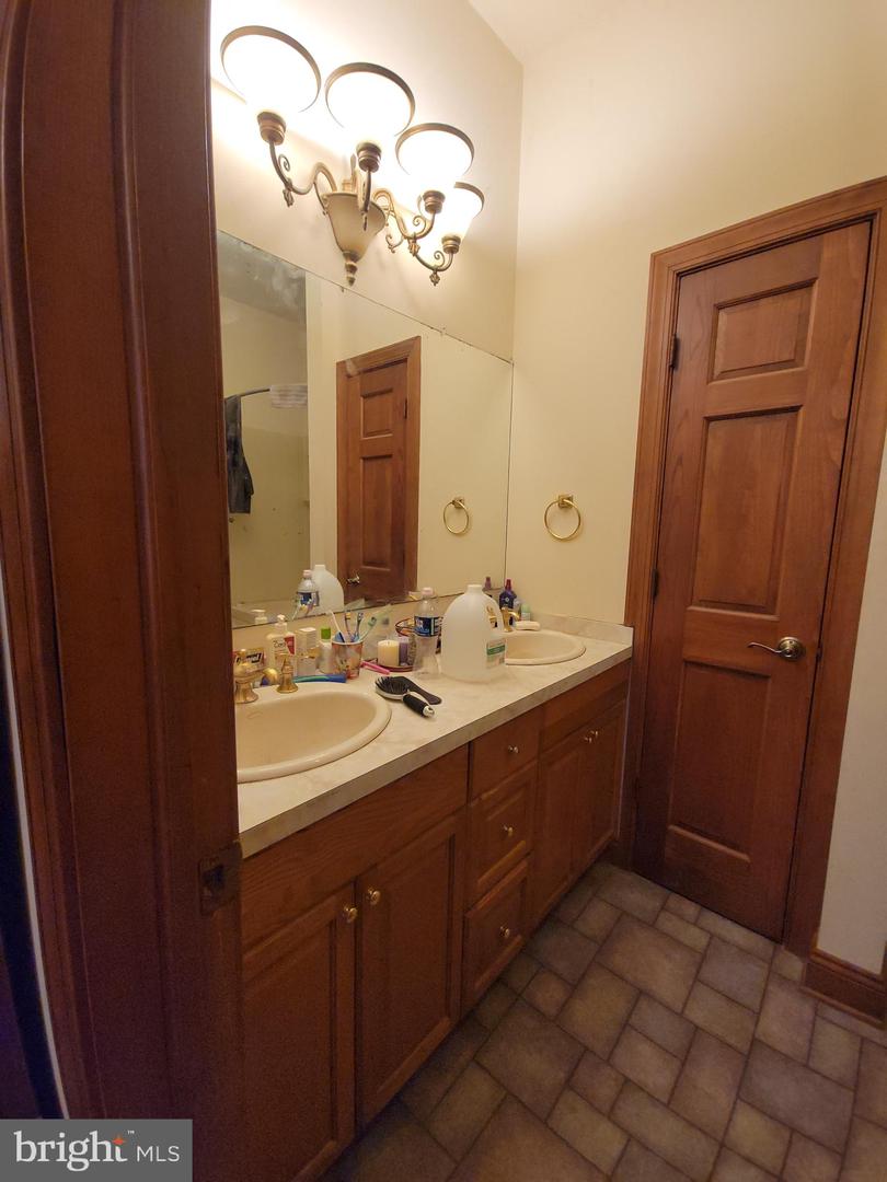 565 Main St Property Photo 20