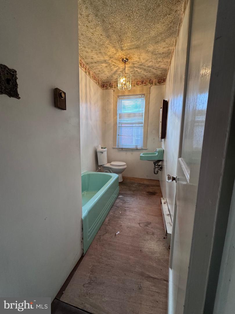 1821 State St Property Photo 16