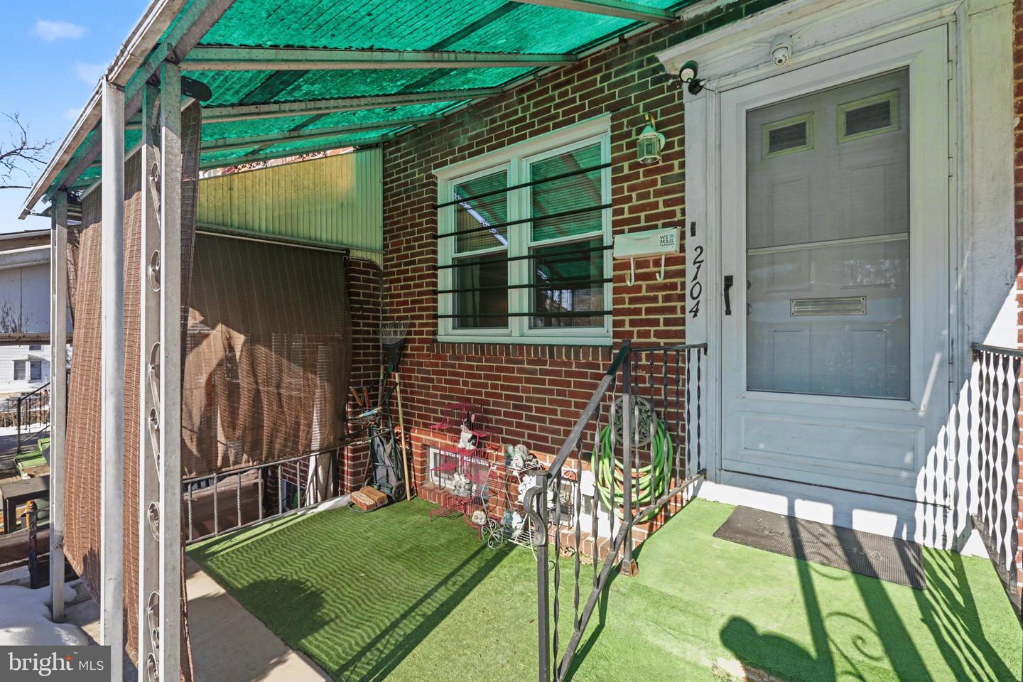 2104 Berryhill St Property Photo 2