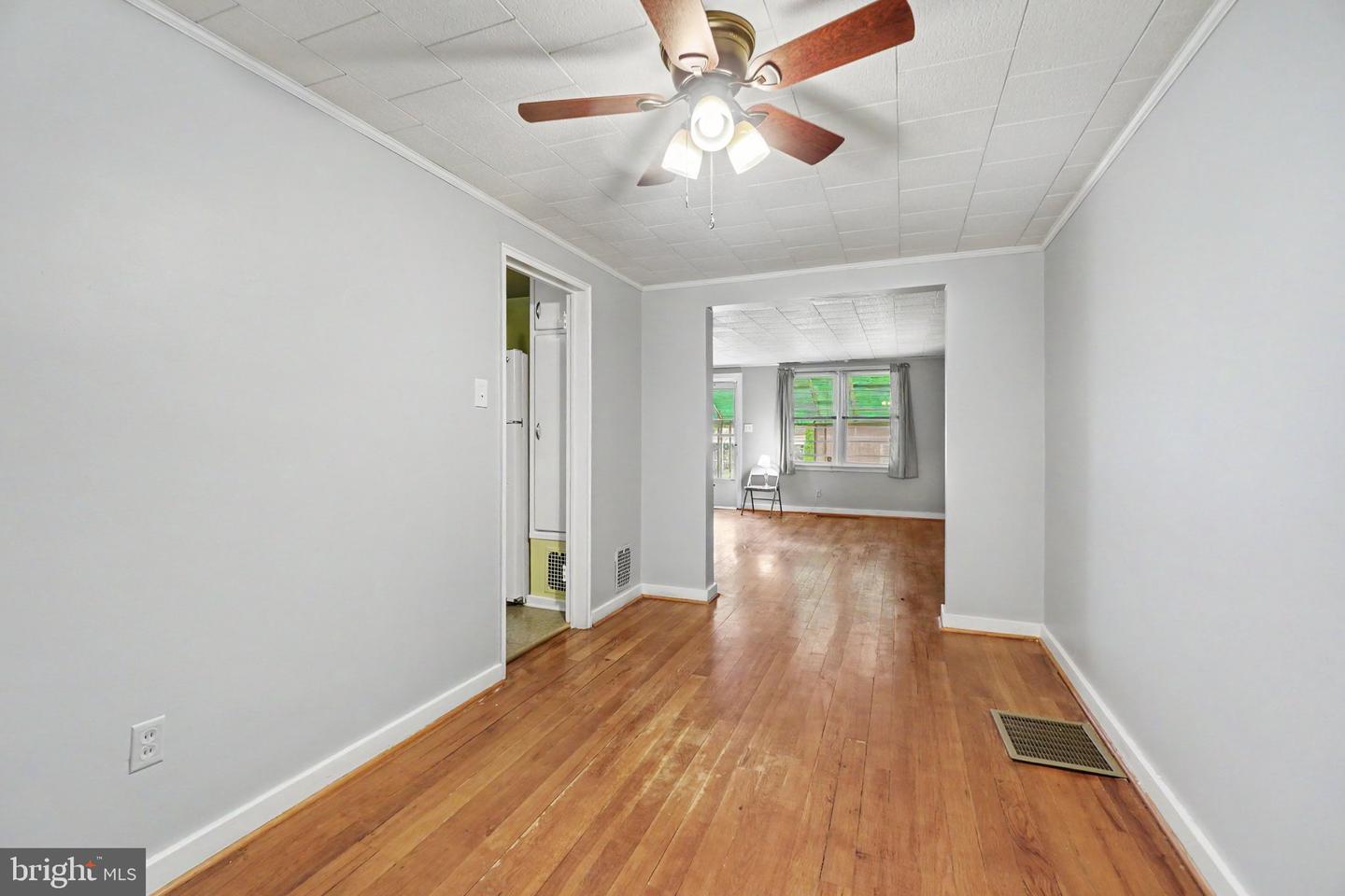 2104 Berryhill St Property Photo 5