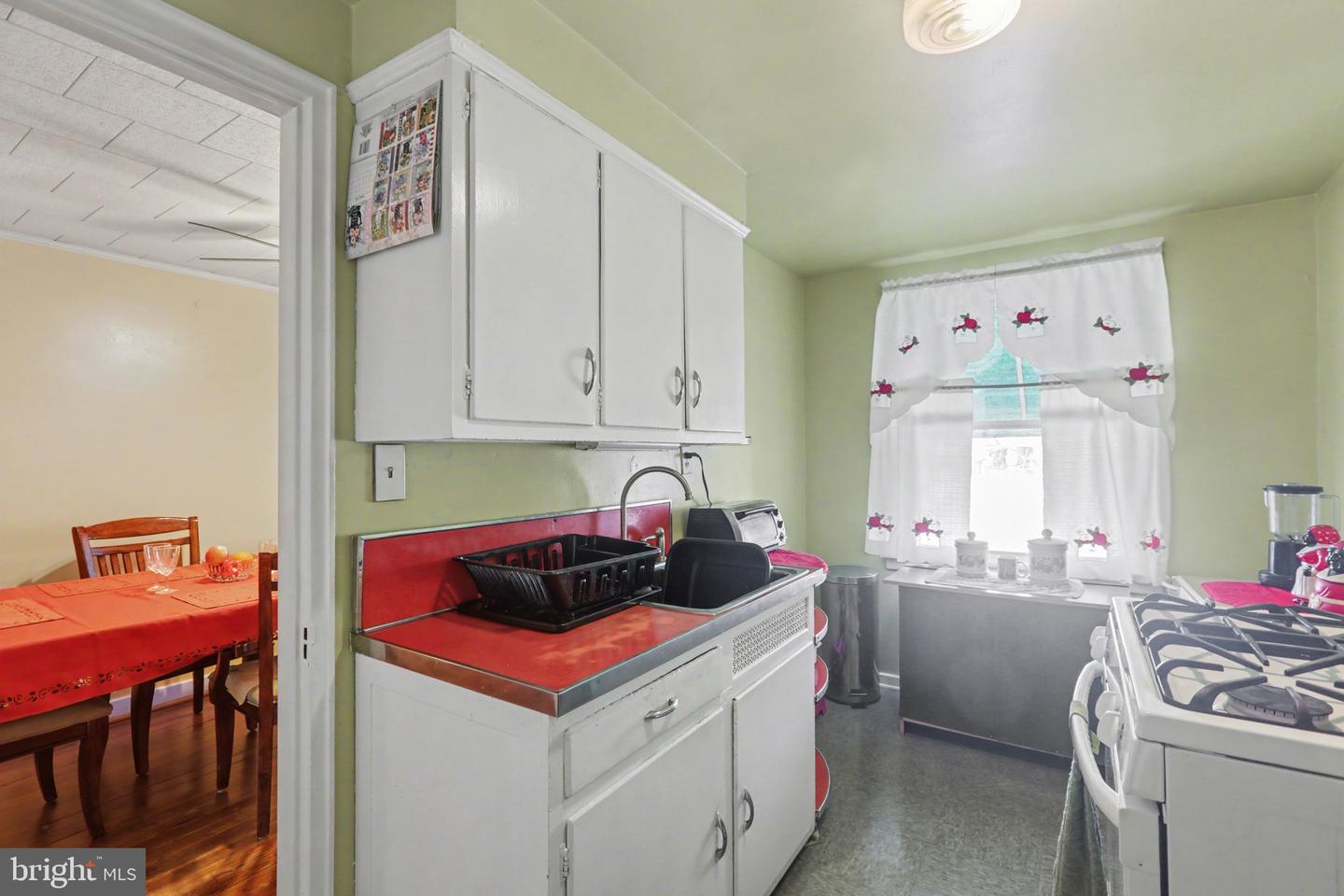 2104 Berryhill St Property Photo 10