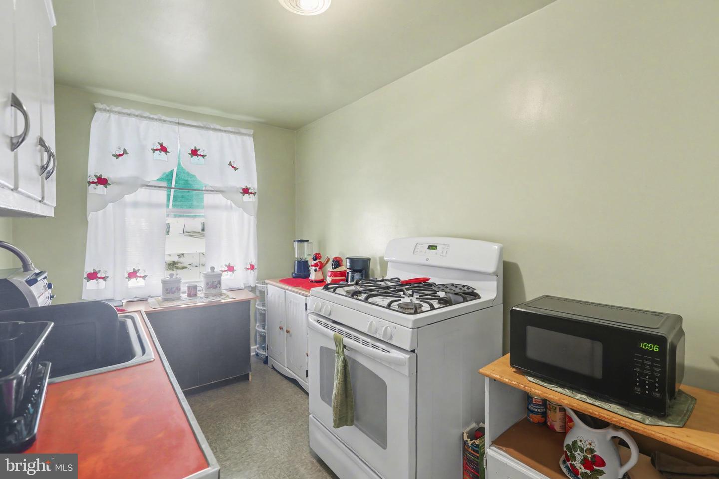2104 Berryhill St Property Photo 11