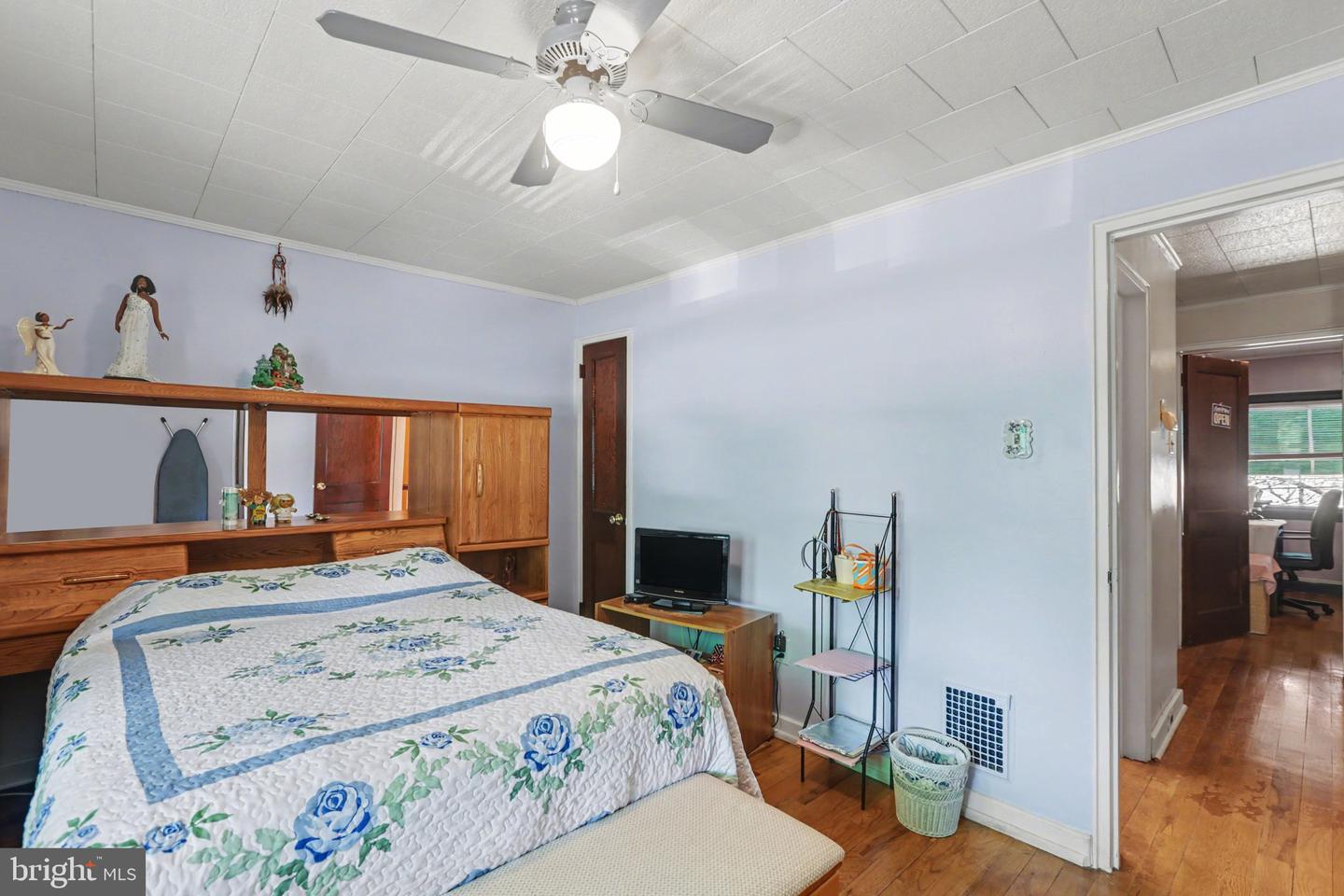 2104 Berryhill St Property Photo 17