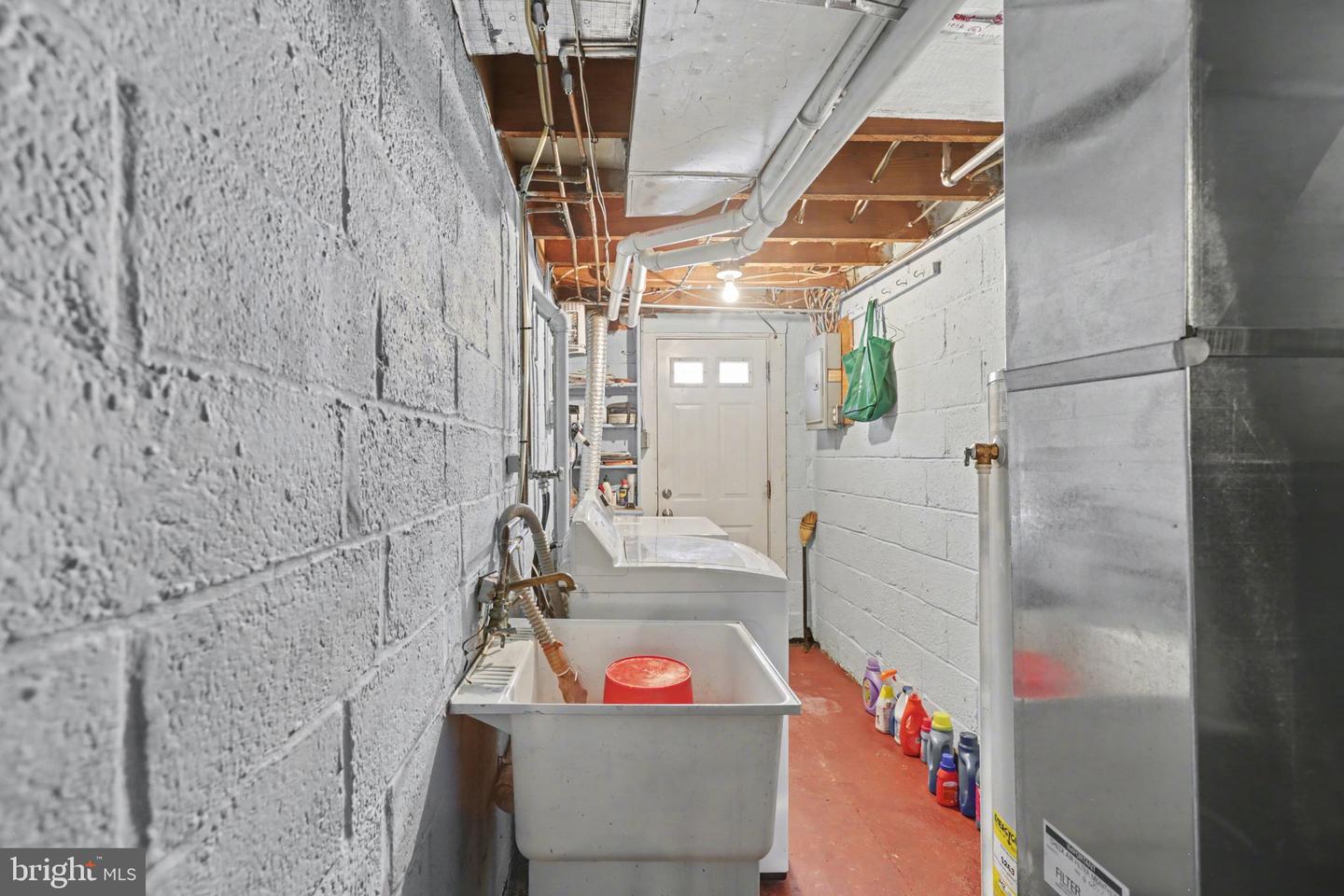 2104 Berryhill St Property Photo 21