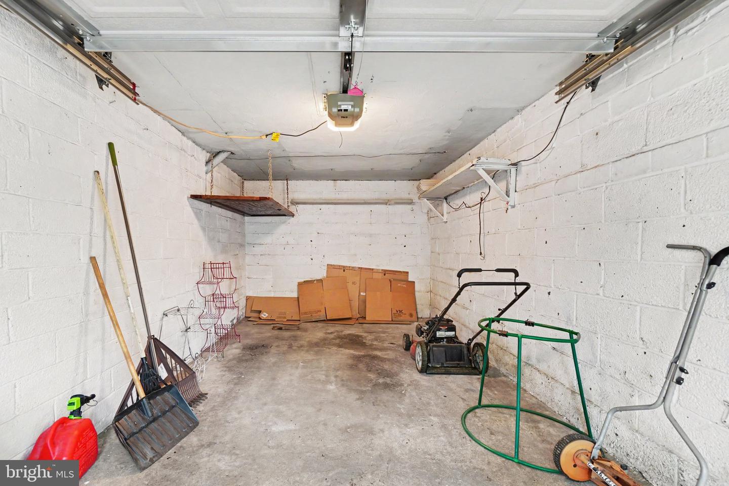 2104 Berryhill St Property Photo 24