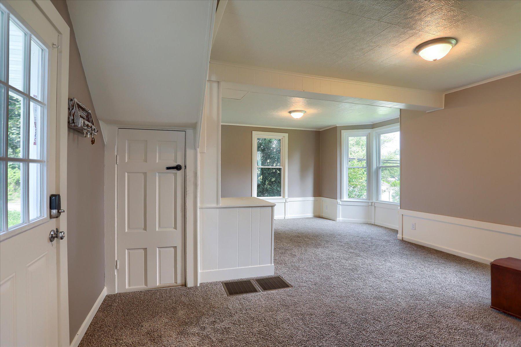 801 N Mountain Rd Property Photo 15
