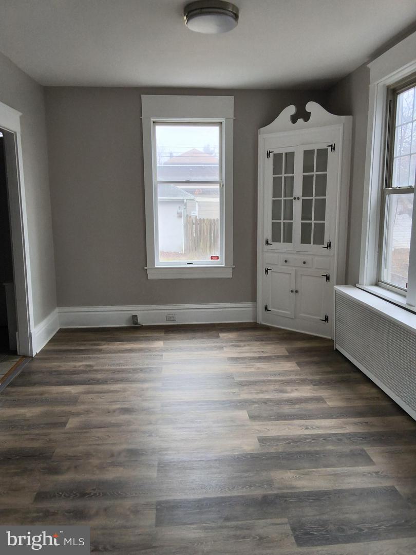 103 Fox St Property Photo 3